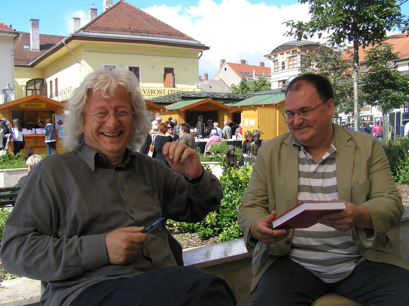 Esterházy Péter Jenei Lászlóval a Műút vendégeként a 2010-es Ünnepi Könyvhéten