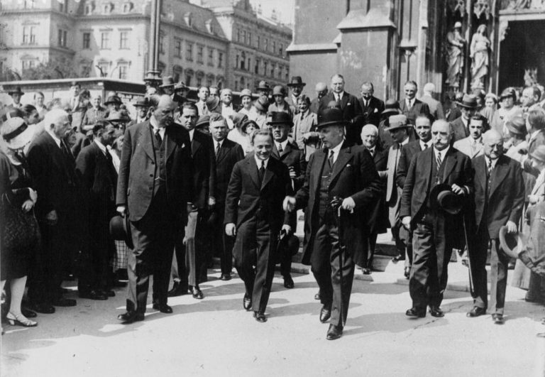 Dollfuss és Miklas elnök 1932-ben. Millimetternich
